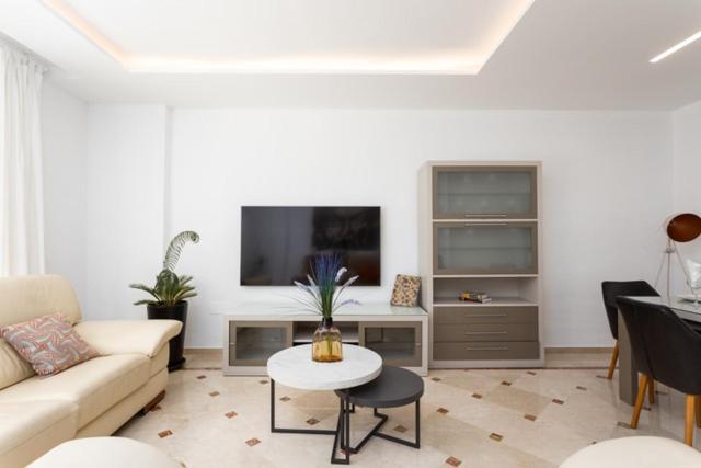 Mtr - Temporary Rent 3 Bedrooms Av Del Mar Apartment Marbella